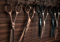 自己当发型师：如何自己剪头发（如何自己剪头发 教程）